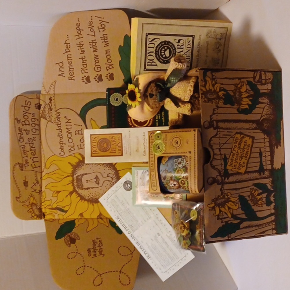 NIB 1999 3RD  BOYD'S EXCLUSIVE CLUB BOX 📦 RETIRED